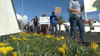 Imagem de Dezenas de pessoas manifestam apoio ao médico Rafael Macedo em Santa Maria