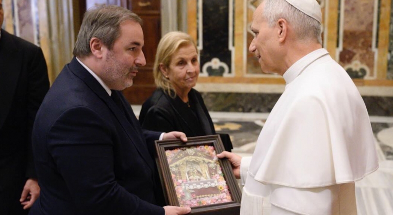 Eurodeputado do PSD entrega registo do Senhor Santo Cristo dos Milagres ao Papa