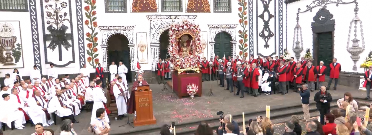 Imagem de Santo Cristo dos Milagres: Ritual da mudança da imagem cumpriu-se no Campo de São Francisco