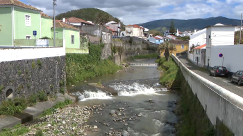 Nova descarga ilegal na ribeira da Ribeira Grande