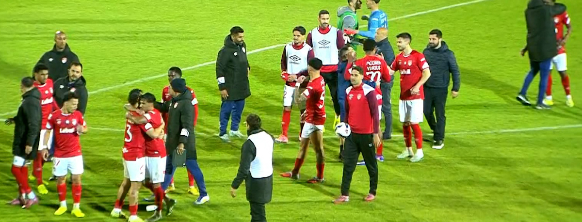 Imagem de Santa Clara despede-se do Estádio de São Miguel esta época com uma vitória