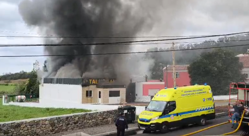Chamas estão a consumir o Talho Galo na ilha Terceira