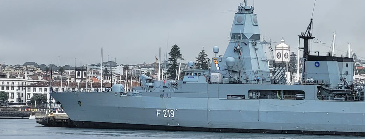 Imagem de Navios de força multinacional da NATO atracados em Ponta Delgada