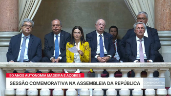 50 anos Autonomia: Antigos presidentes Vasco Cordeiro e Carlos César marcaram presença na Sessão Comemorativa