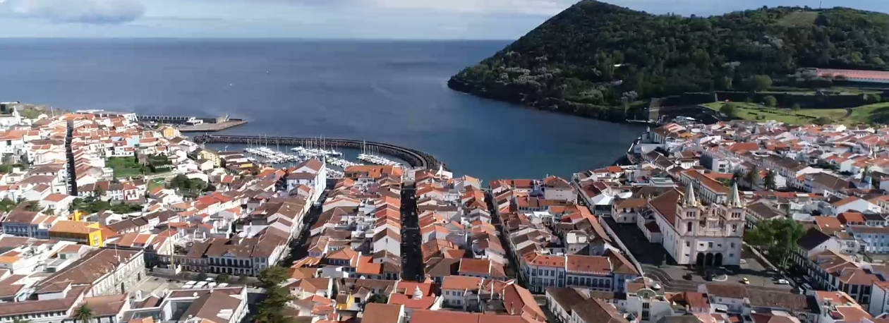 Imagem de Mancha na baía de Angra causa cheiro nauseabundo na cidade