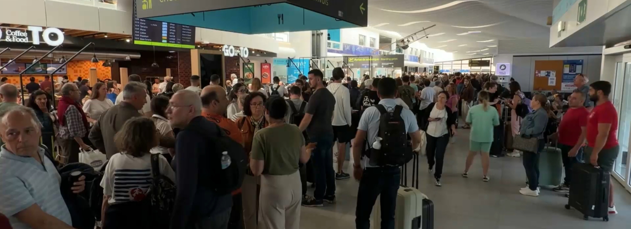 Imagem de Caos Aeroporto Ponta Delgada: Milhares de passageiros aguardam voo