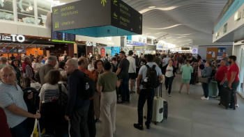 Caos Aeroporto Ponta Delgada: Milhares de passageiros aguardam voo