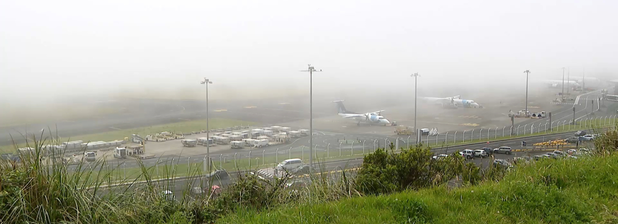 Imagem de Massa de ar quente e húmida condiciona operações aéreas nos Açores