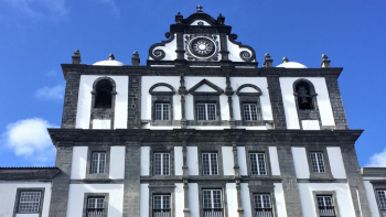 Imagem de Paramentos litúrgicos Indo-Portugueses do séc. XVII doados à Igreja Matriz da Horta