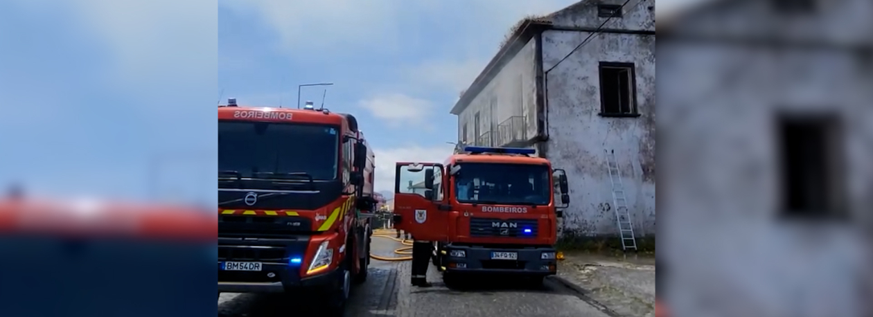 Imagem de Novo foco de incêndio na antiga esquadra da Ribeira Grande
