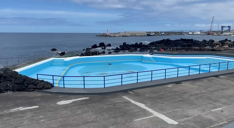 Piscina Municipal da Madalena interdita a banhos devido à acumulação de algas