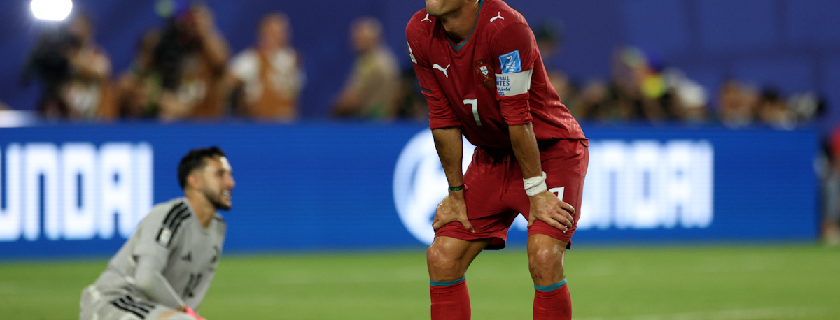 Imagem de Centenas de pessoas acompanharam jogo Portugal-Colômbia nas Portas da Cidade de Ponta Delgada