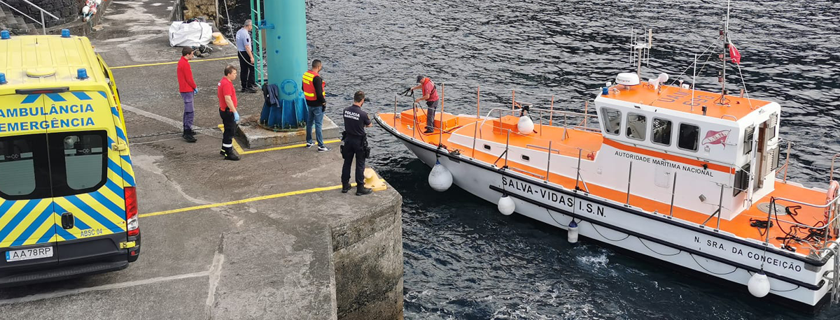 Imagem de Estação Salva-vidas da Horta resgata tripulante de veleiro encalhado no Faial