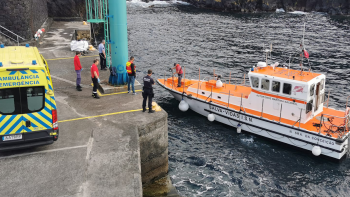 Resgatado tripulante de veleiro encalhado entre o Varadouro e Morro de Castelo Branco
