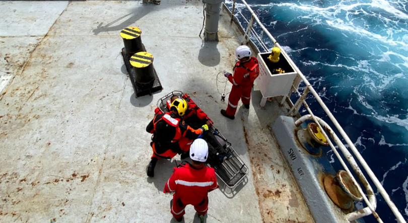 Marinha coordena resgate de tripulante de navio de carga ao largo dos Açores