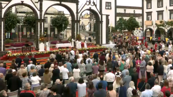Espírito Santo Ponta Delgada: Centenas de pessoas na Missa da Coroação
