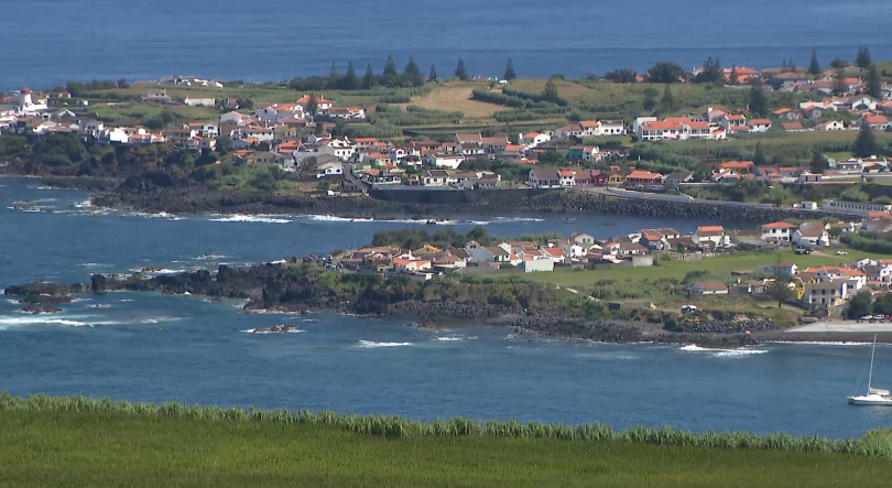 Praia dos Mosteiros novamente interdita a banhos
