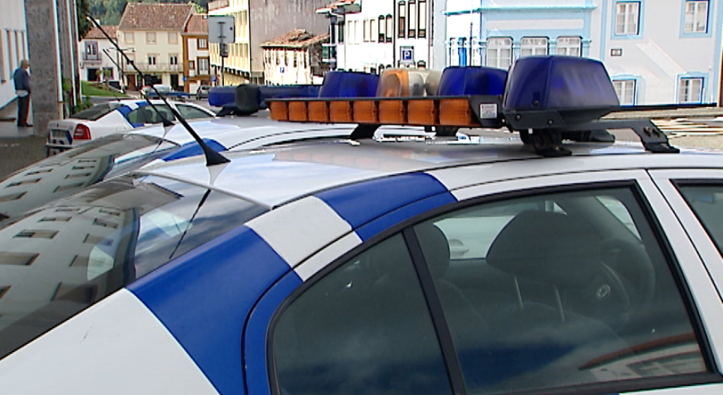 Homem preso por tentativa de assalto a um banco na Terceira