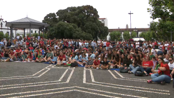 Imagem de Mundial 2026: Derrota de Portugal foi acompanhada em Ponta Delgada por centenas de adeptos portugueses e espanhóis