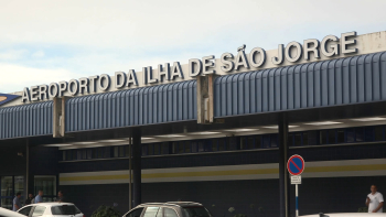 CDS-PP denuncia degradação e sobrelotação na Aerogare de São Jorge