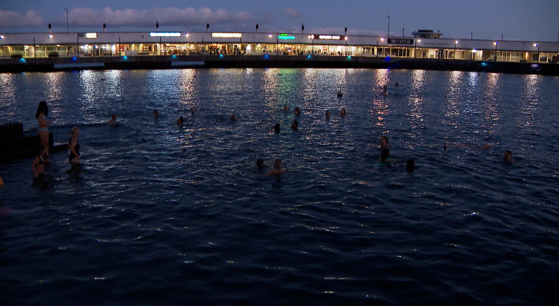 Imagem de Banho ao luar em Ponta Delgada: Muitos participantes são frequentadores habituais