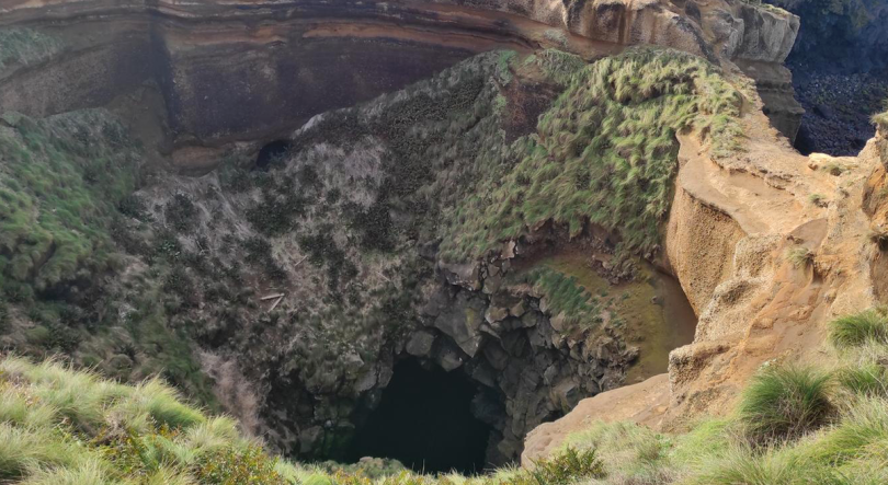 Duas pessoas resgatadas numa cratera geológica na costa norte de São Miguel