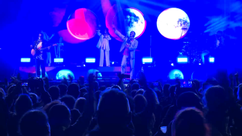 Delfins subiram ao palco nas Festas do Nordeste