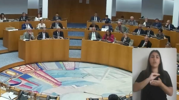 Proximidade e inclusão: Parlamento online passa a ter intérprete de língua gestual