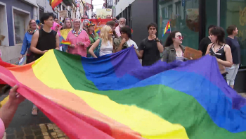 Marcha orgulho LGBTQIA+: 300 pessoas participam em encontro pela igualdade e liberdade