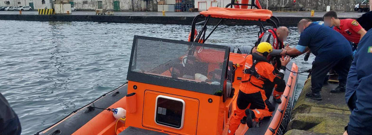 Imagem de Marinha coordena resgate médico de homem a bordo de navio mercante ao largo de Ponta Delgada