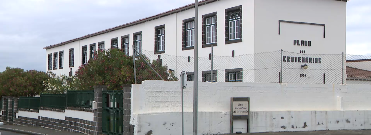 Imagem de Possível encerramento da Escola Básica dos Foros na Ribeira Grande gera constestação