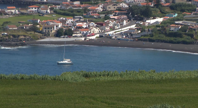 Praia dos Mosteiros interdita a banhos pela segunda vez desde o início da época balnear