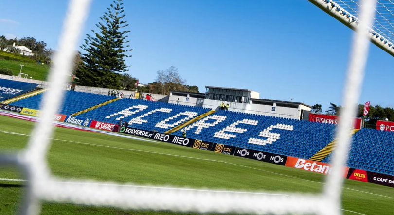 Santa Clara multado pela UEFA em 1M€ por incumprimento das regras do fair-play financeiro