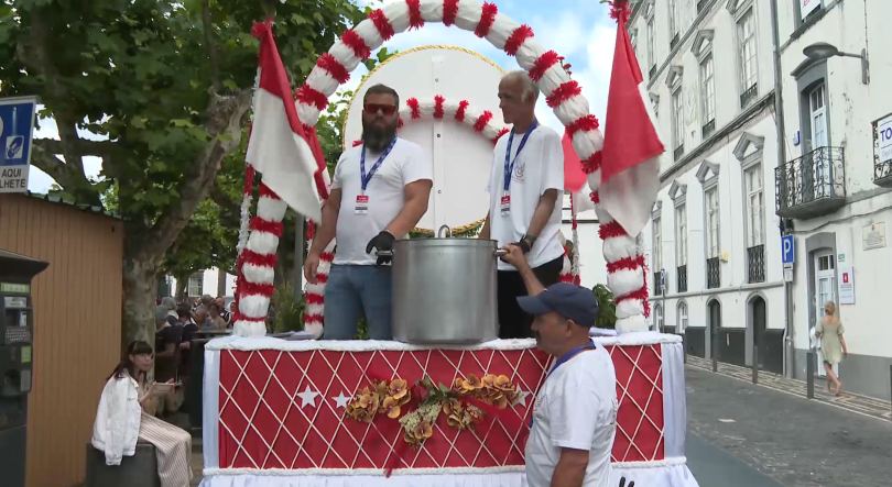 Imagem de Espírito Santo Ponta Delgada: Servidas mais de 10 mil sopas no Campo de São Francisco