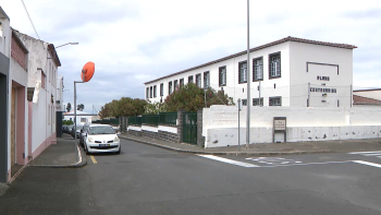 Escola dos Foros na Ribeira Grande vai continuar aberta no novo ano letivo