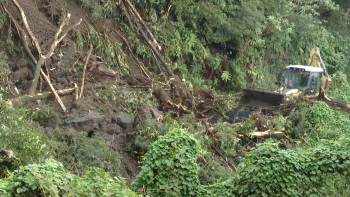 Imagem de LREC alerta para instabilidade de talude na Estrada Regional nas Ribeiras do Pico