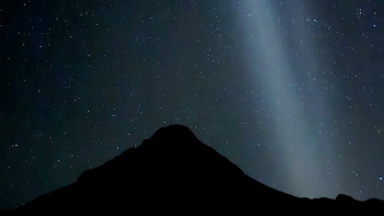 Fenómeno luminoso associado a lançamento de foguetão nos EUA avistado da Montanha do Pico
