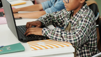 Novo ano letivo: Região vai pagar manuais escolares digitais