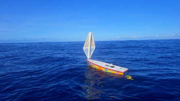 Imagem de Pequeno barco do projeto Educational Passages recolhido por escola da Terceira