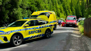 Bombeiros de Ponta Delgada resgatam duas pessoas nas Sete Cidades
