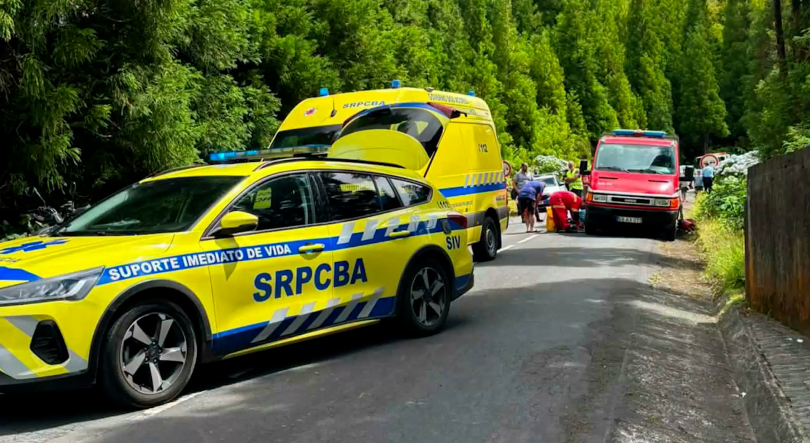 Bombeiros de Ponta Delgada resgatam duas pessoas nas Sete Cidades