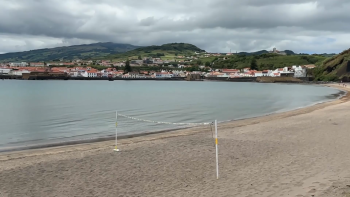 Praia do Porto Pim novamente interdita a banhos