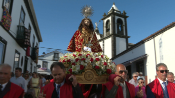 Senhor Santo Cristo: Procissão saiu à rua em Santa Cruz da Graciosa