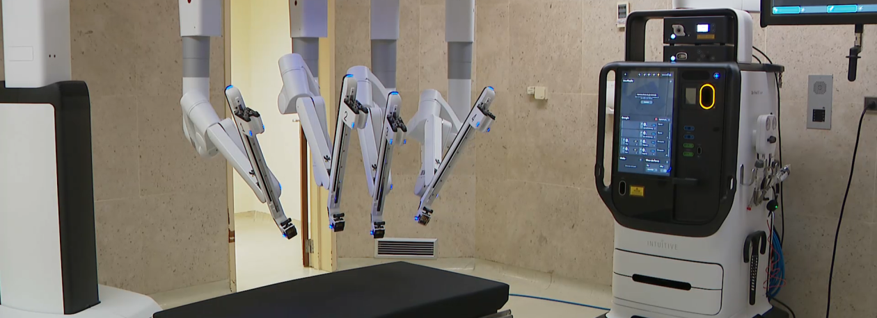 Imagem de Novo robot cirúrgico de 5ª geração já está instalado no Hospital de Ponta Delgada