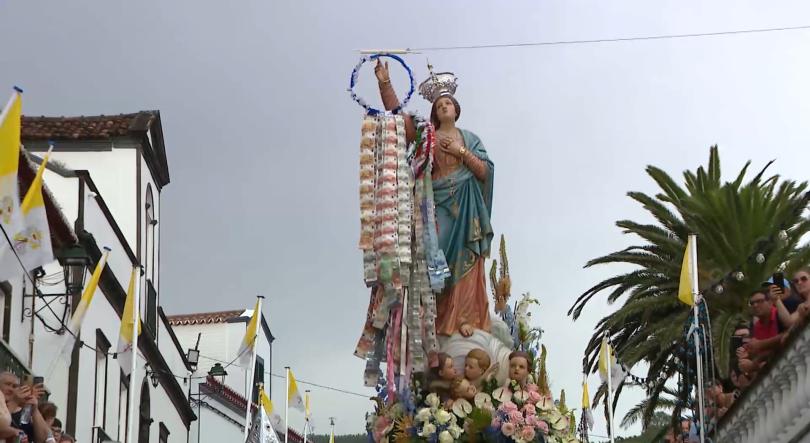 Imagem de Procissão de N. Sra. dos Anjos com 16 andores e 10 bandas filarmónicas