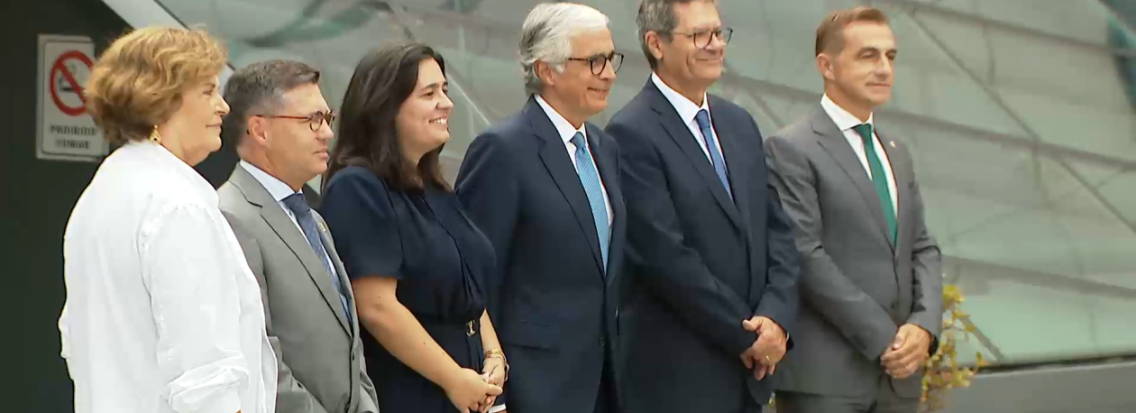 Imagem de Aguiar-Branco visitou hoje o Hospital da Horta