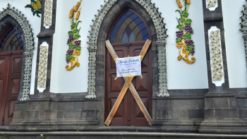 População encerra igreja na freguesia de Nossa Senhora dos Remédios na Povoação