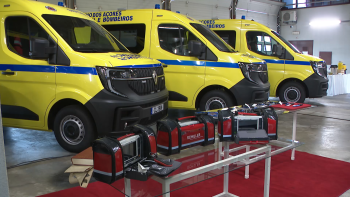 PRR: Governo entrega 12 ambulâncias e 70 desfibrilhadores aos bombeiros dos Açores