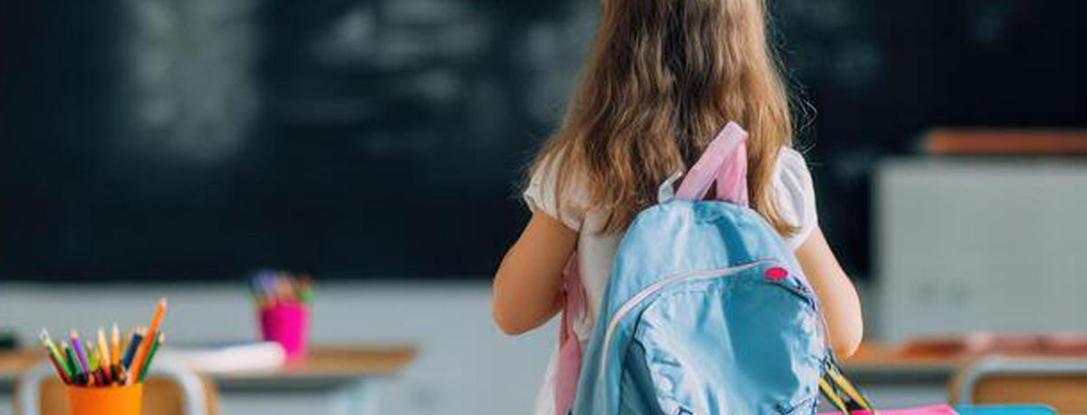 Imagem de Menina dos Fenais da Ajuda com deficiência auditiva continua sem professor que a acompanhe