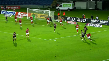 Santa Clara sofre primeira derrota frente ao Benfica